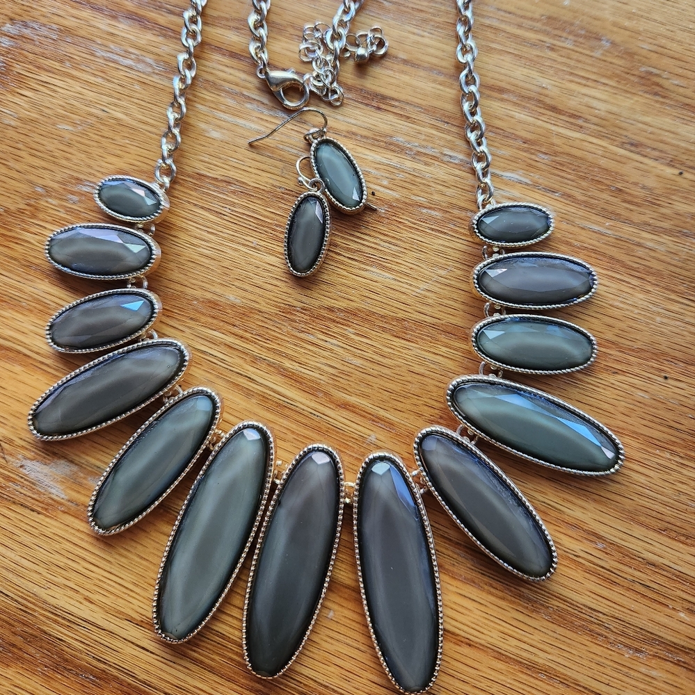Olive Green Necklace Set